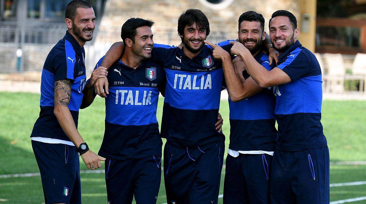 包含德甲赛前再迎强敌，埃因霍温再遭质疑，主帅态度：管理层满意，赛季目标并未改变的词条